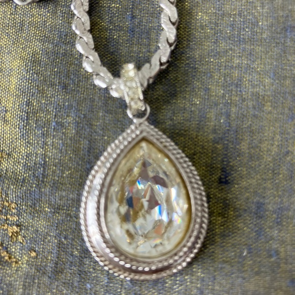 Necklace & earrings - Picture 3 of 3